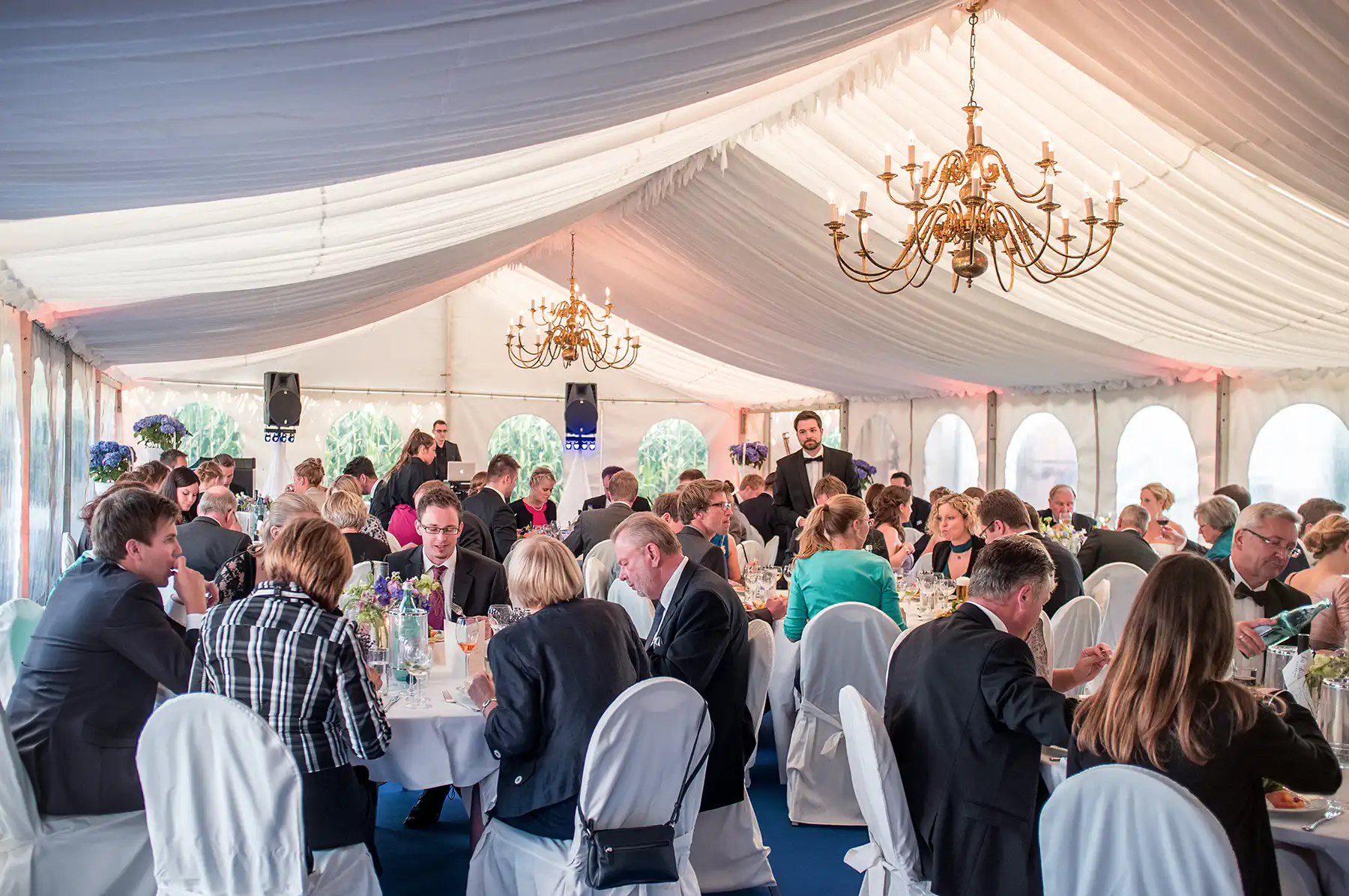Hochzeit-Zelt-mit-Himmel(0)